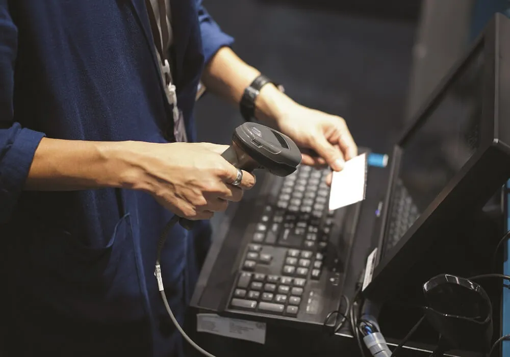 Protecting Android Point-of-Sale (PoS) Devices with 42Gears UEM Protecting Android Point-of-Sale (PoS) Devices with 42Gears UEM